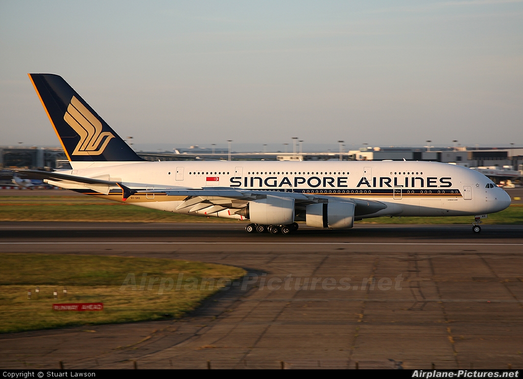 Singapore Airlines 9V-SKE aircraft at London - Heathrow