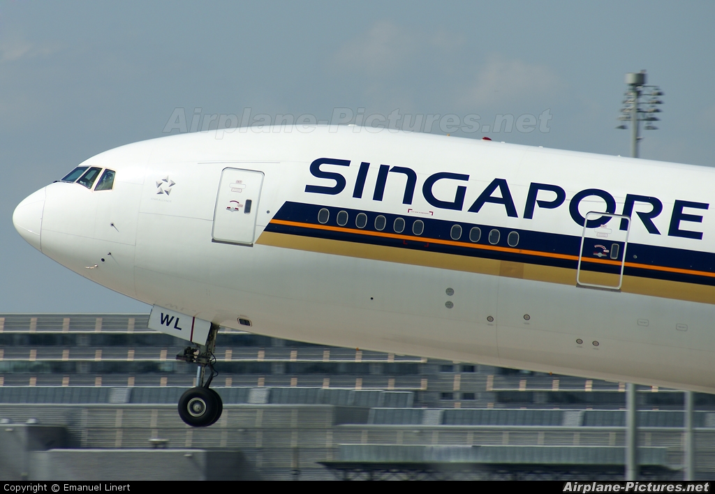 Singapore Airlines 9V-SWL aircraft at Munich