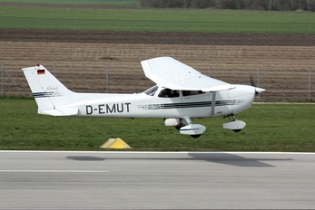 D-EMUT - Private Cessna 172 Skyhawk (all models except RG)
