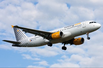 EC-KCU - Vueling Airlines Airbus A320