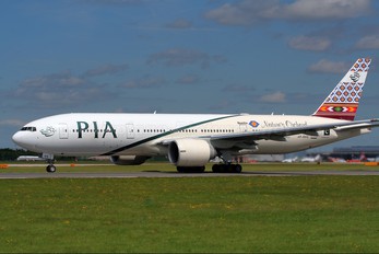 AP-BHX - PIA - Pakistan International Airlines Boeing 777-200ER