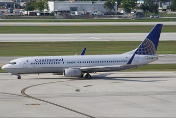 N14250 - Continental Airlines Boeing 737-800