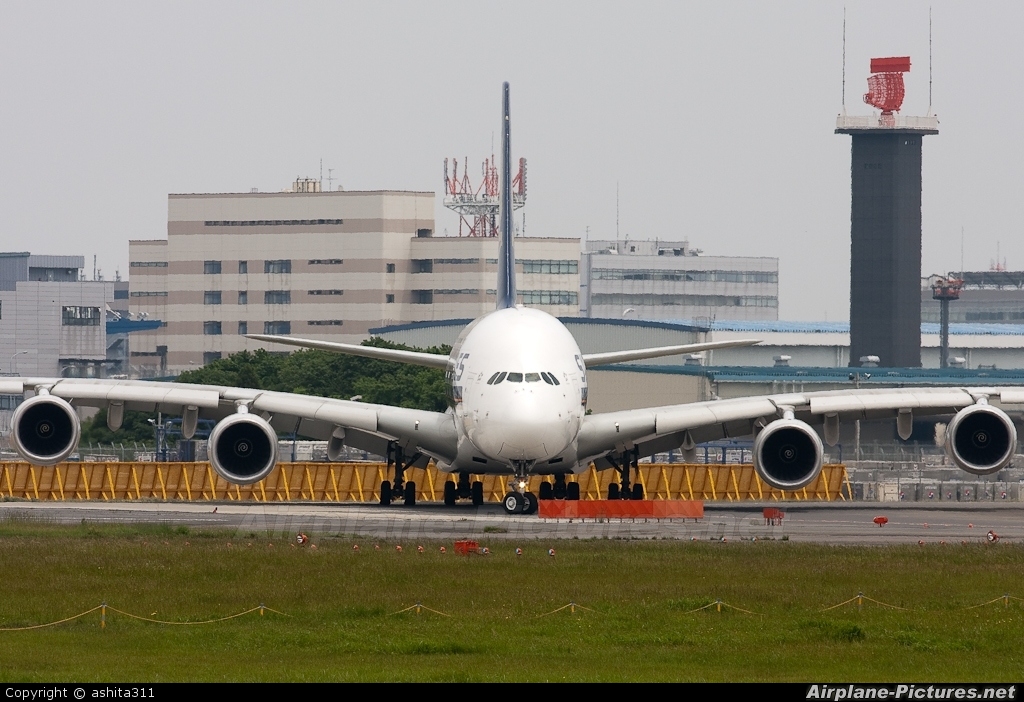 Singapore Airlines 9V-SKA aircraft at Tokyo - Narita Intl