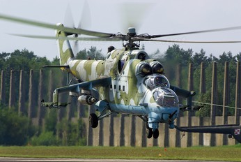 584 - Poland - Army Mil Mi-24D