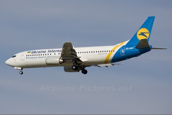 UR-GAV - Ukraine International Airlines Boeing 737-400