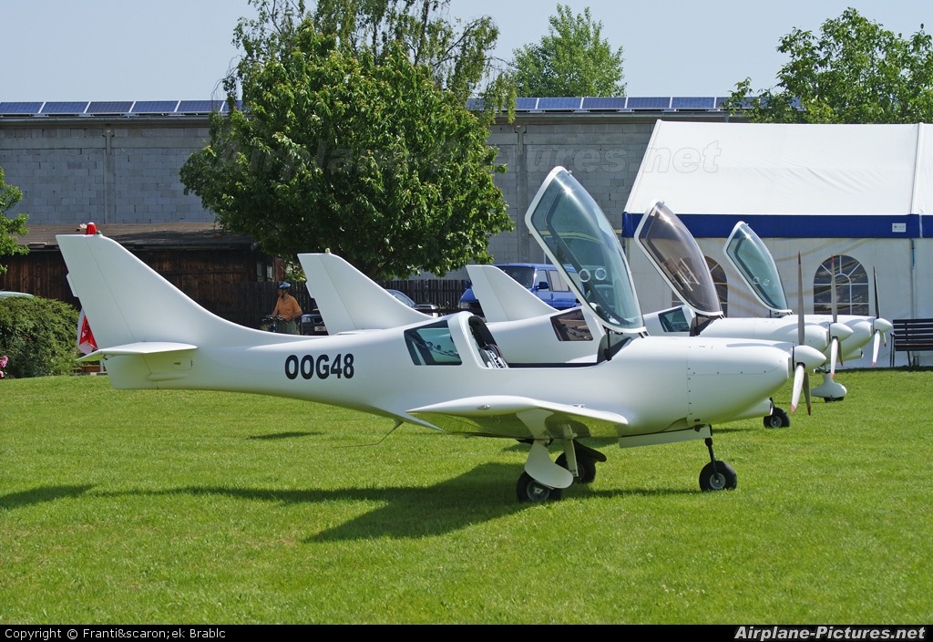 Private OOG48 aircraft at Medlánky