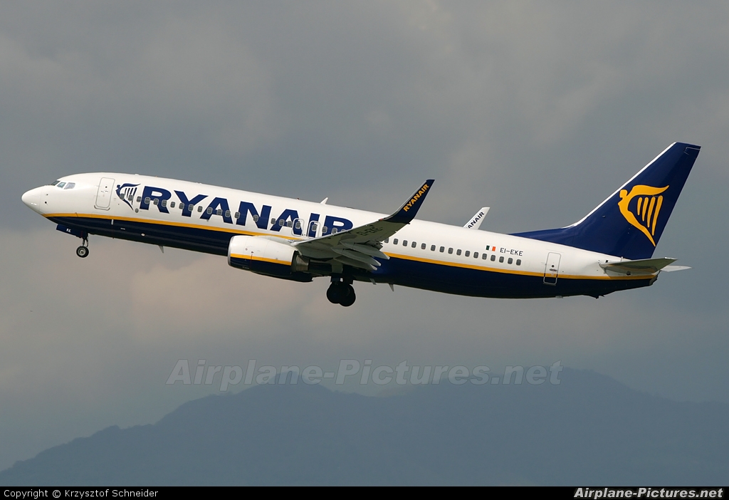 Ryanair EI-EKE aircraft at Bergamo - Orio al Serio