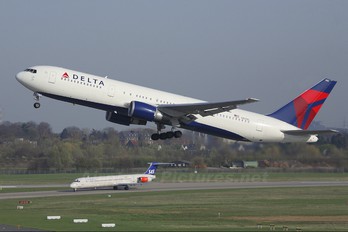 N152DL - Delta Air Lines Boeing 767-300ER