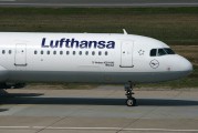 Lufthansa D-AIRR image