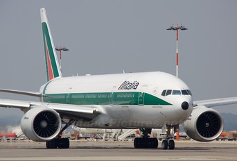I-DISB - Alitalia Boeing 777-200