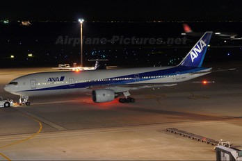 JA8197 - ANA - All Nippon Airways Boeing 777-200