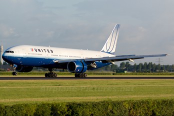 N774UA - United Airlines Boeing 777-200