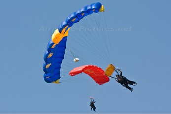 - - Private Parachute Parachute - tandem
