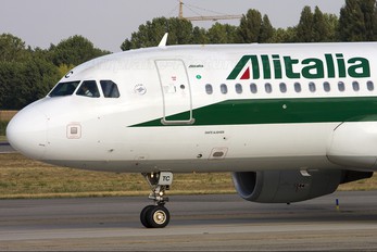 EI-DTC - Alitalia Airbus A320