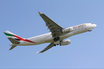 A6-EAS - Emirates Airlines Airbus A330-200