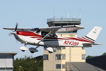 N2439R - Private Cessna 182 Skylane (all models except RG)