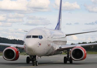 LN-TUK - SAS - Scandinavian Airlines Boeing 737-700