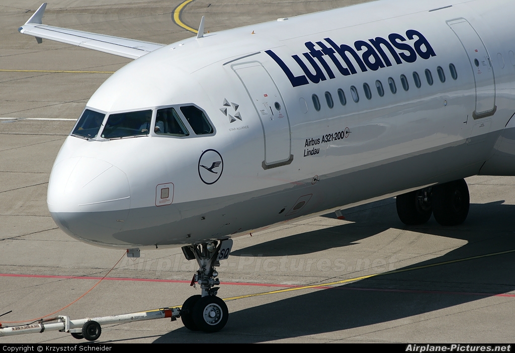 Lufthansa D-AISQ aircraft at Berlin - Tegel