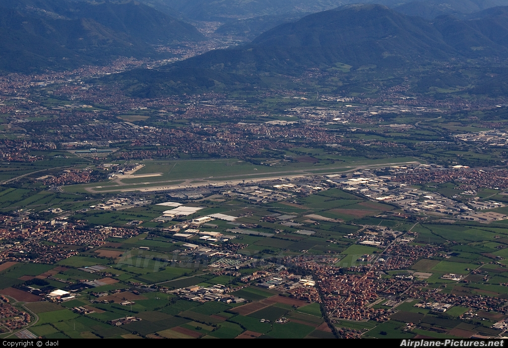 - Airport Overview - aircraft at Bergamo - Orio al Serio