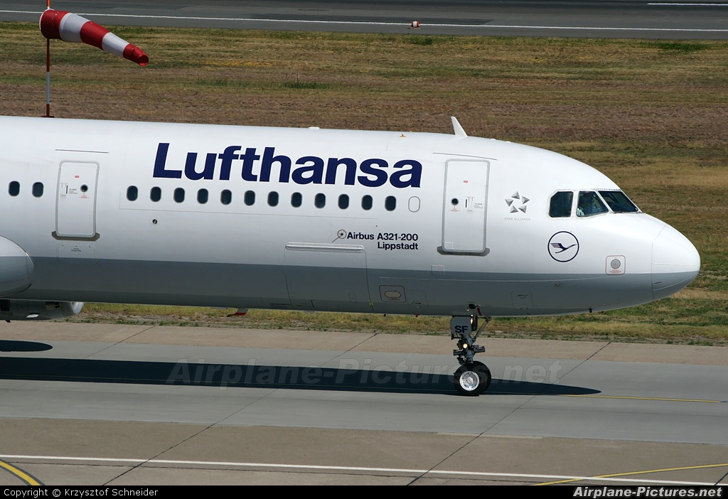Lufthansa D-AISF aircraft at Berlin - Tegel