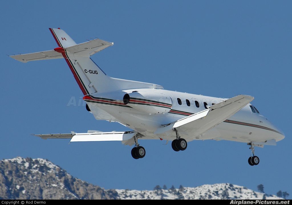Private C-GLIG aircraft at Palm Springs Intl