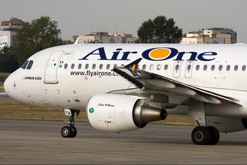 EI-DTA - Air One Airbus A320
