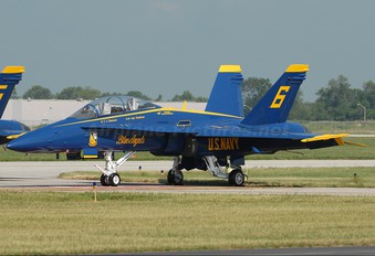 - - USA - Navy : Blue Angels McDonnell Douglas F/A-18D Hornet
