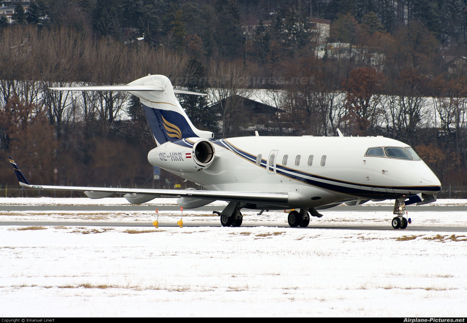 Amira Air OE-HRR aircraft at Innsbruck