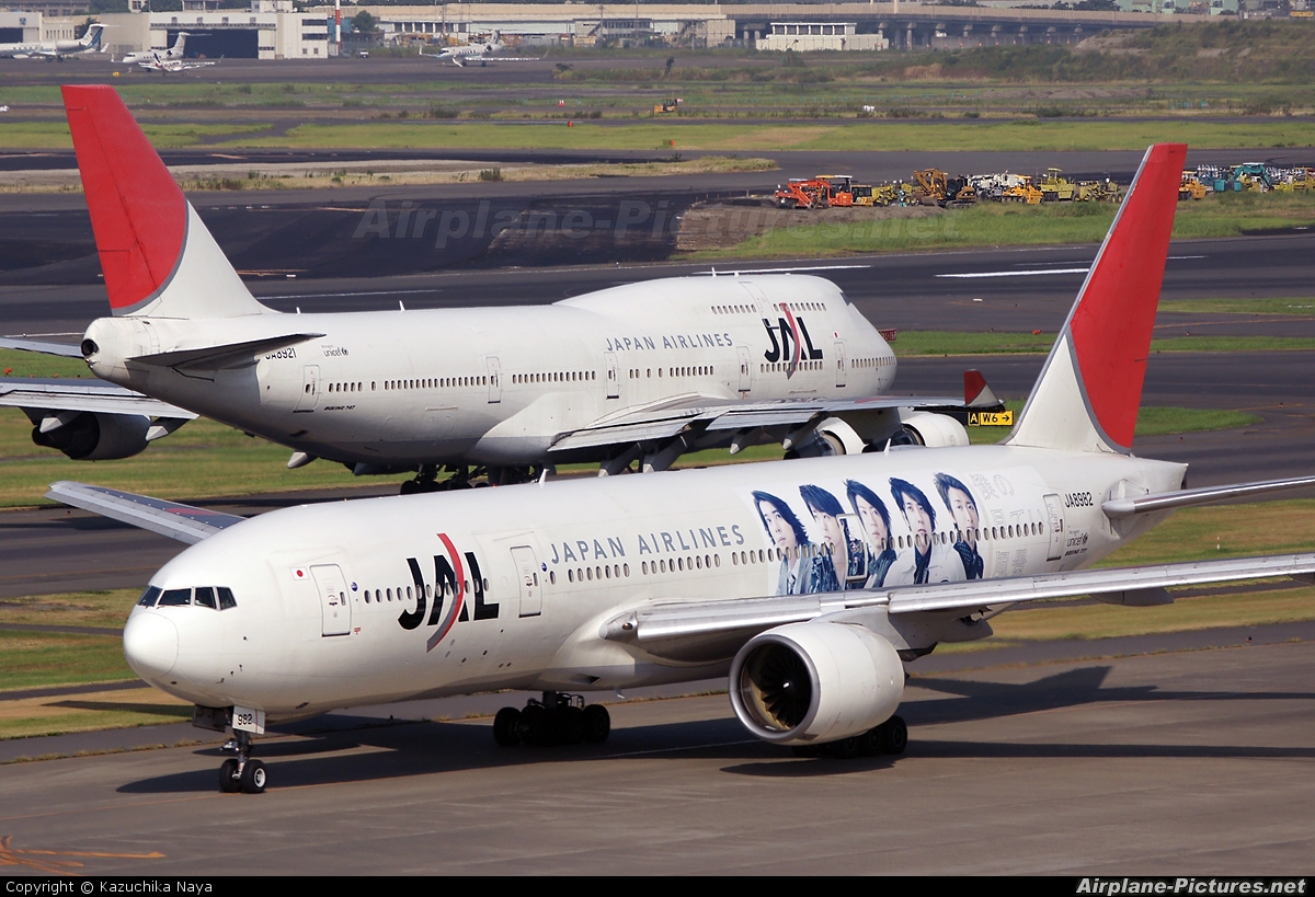 JA8982 - JAL - Japan Airlines Boeing 777-200 at Tokyo - Haneda