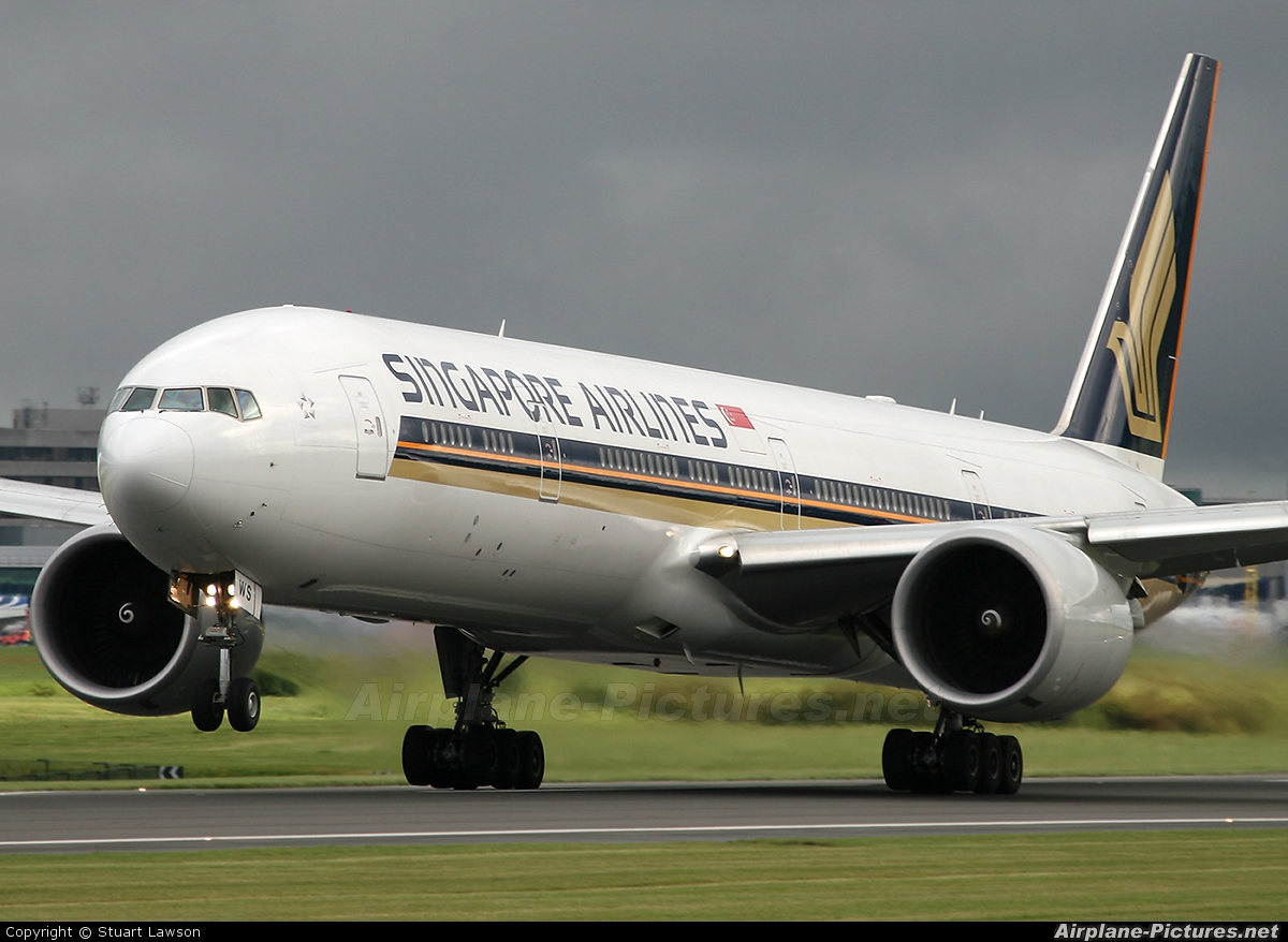Singapore Airlines 9V-SWS aircraft at Manchester