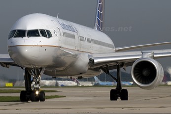 N12125 - Continental Airlines Boeing 757-200
