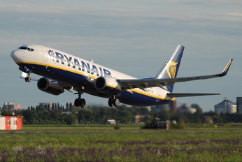 EI-DLW - Ryanair Boeing 737-800