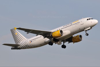 EC-KKT - Vueling Airlines Airbus A320