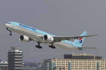 HL7782 - Korean Air Boeing 777-300ER