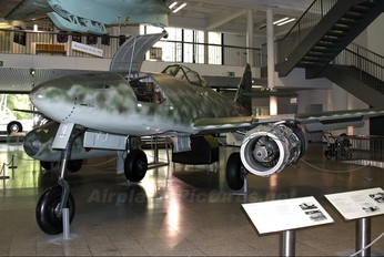 500071 - Germany - Luftwaffe (WW2) Messerschmitt Me.262 Schwalbe