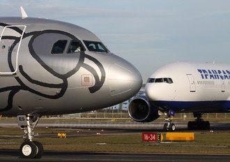 OE-LES - Niki Airbus A321