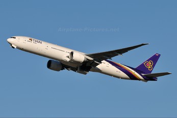 HS-TKH - Thai Airways Boeing 777-300ER
