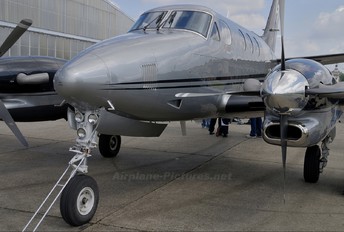 SP-NEO - Private Beechcraft 90 King Air