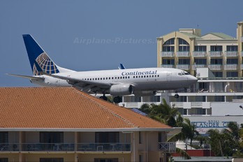 N17730 - Continental Airlines Boeing 737-700