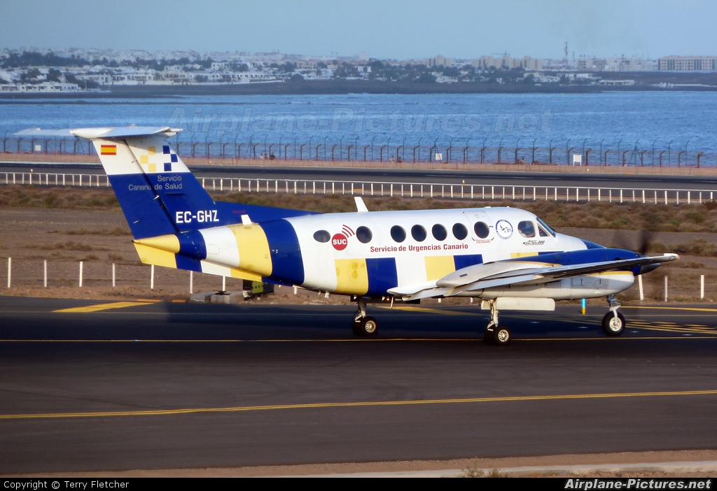 Servicio de Urgencias Canario. EC-GHZ aircraft at Lanzarote - Arrecife