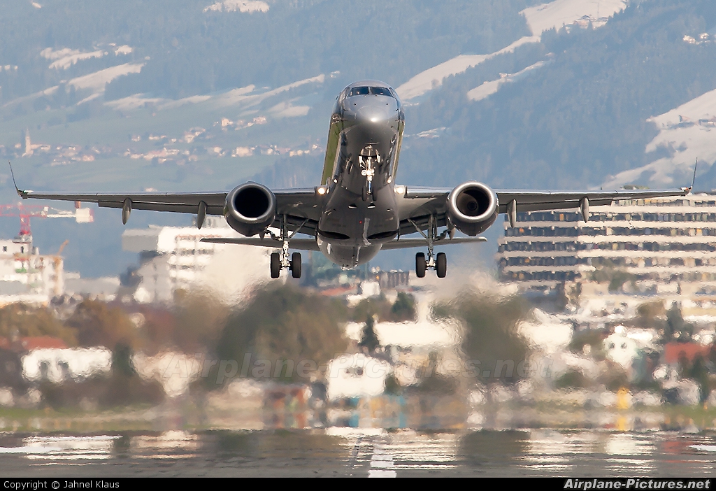 Niki OE-IHB aircraft at Innsbruck