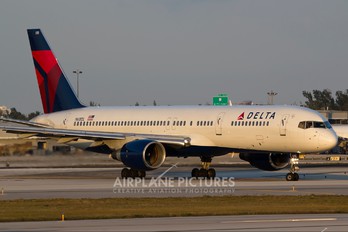 N618DL - Delta Air Lines Boeing 757-200