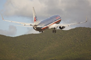N915AN - American Airlines Boeing 737-800