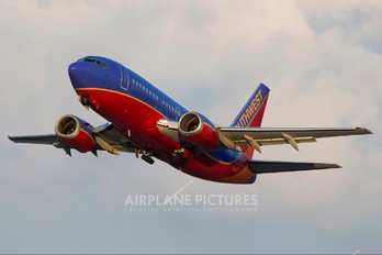 N519SW - Southwest Airlines Boeing 737-500