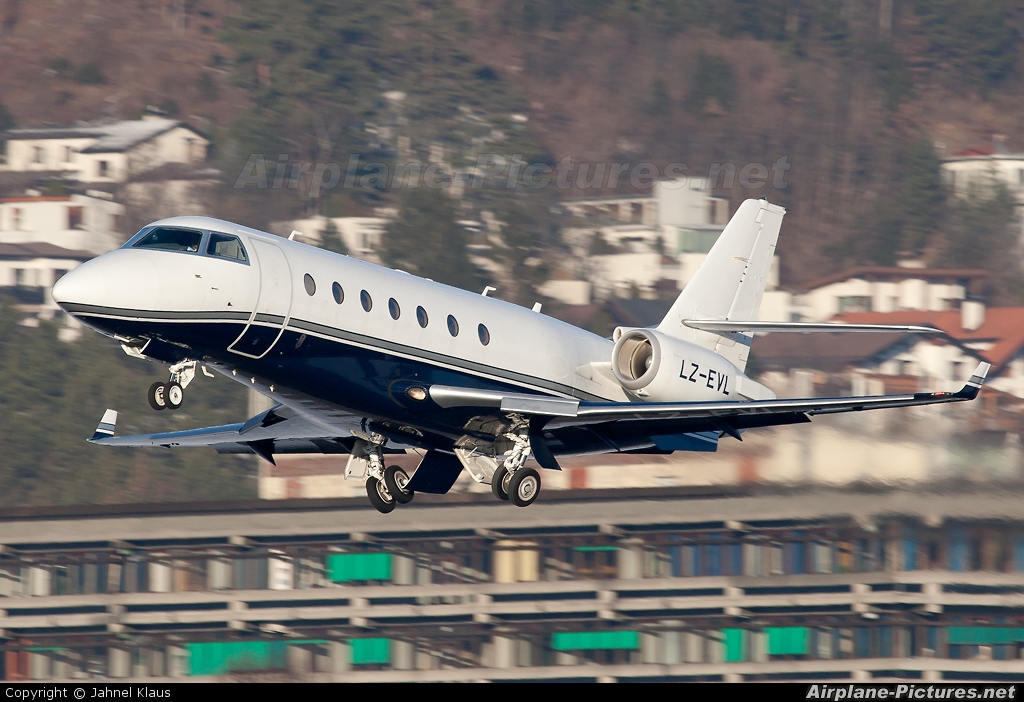Private LZ-EVL aircraft at Innsbruck