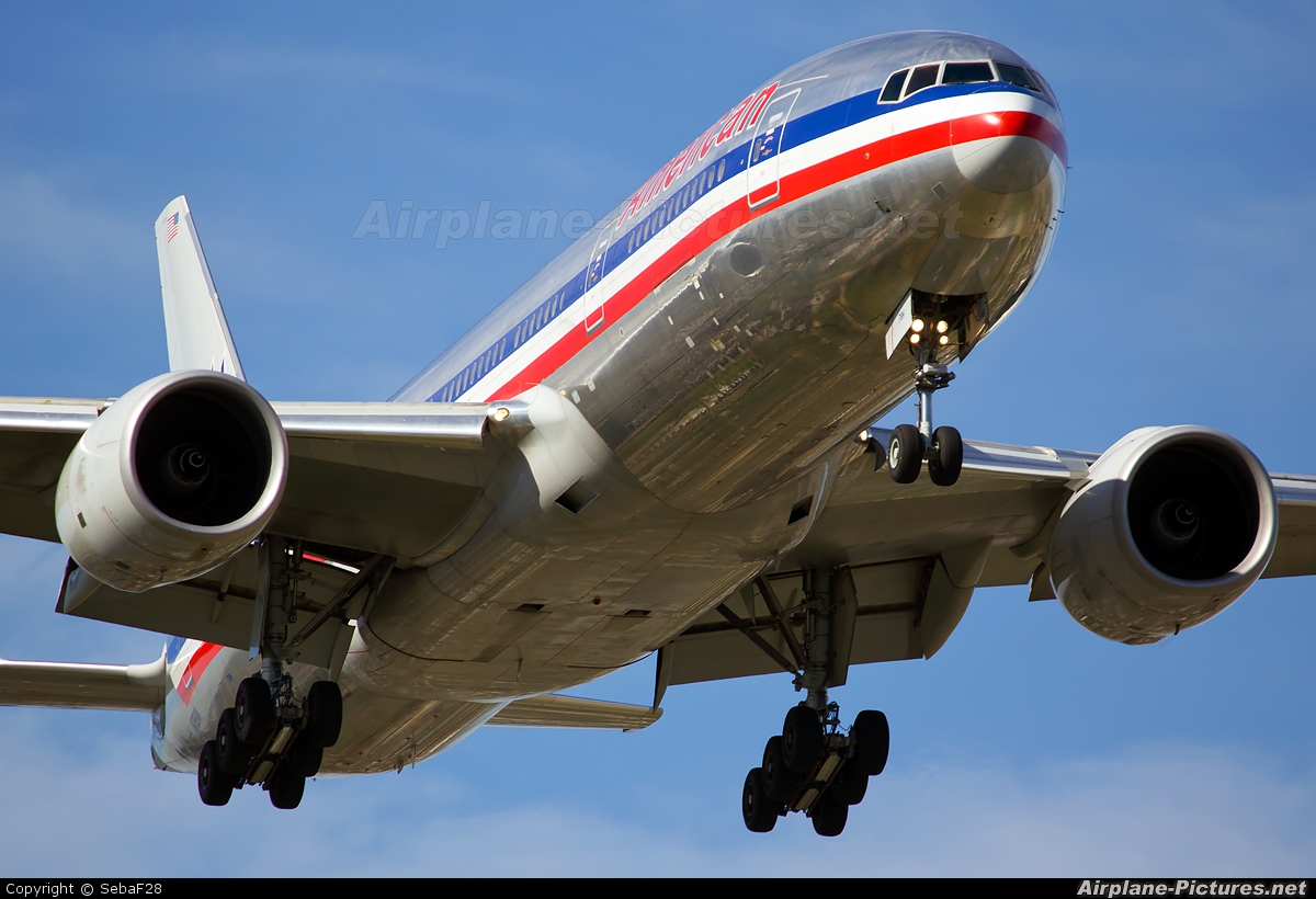 American Airlines N799AN aircraft at Buenos Aires - Ministro Pistarini