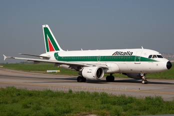 EI-IMI - Alitalia Airbus A319