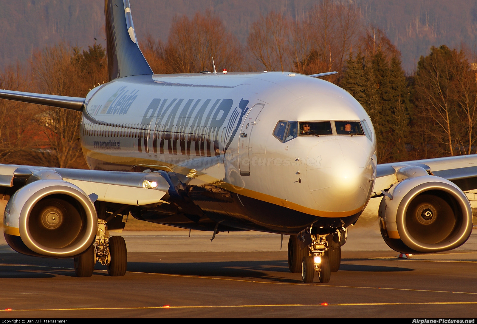 Ryanair EI-EBN aircraft at Salzburg