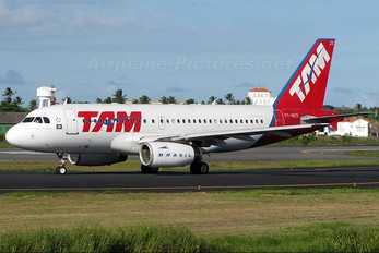 PT-MZE - TAM Airbus A319