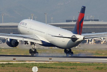N813NW - Delta Air Lines Airbus A330-300